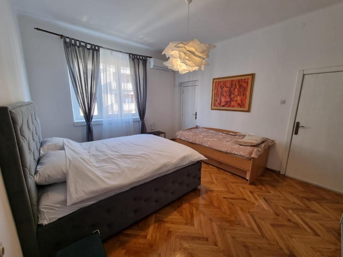 Апартаменты Right In The Heart Of Podgorica! Экстерьер фото