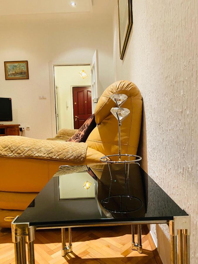 Апартаменты Right In The Heart Of Podgorica! Экстерьер фото